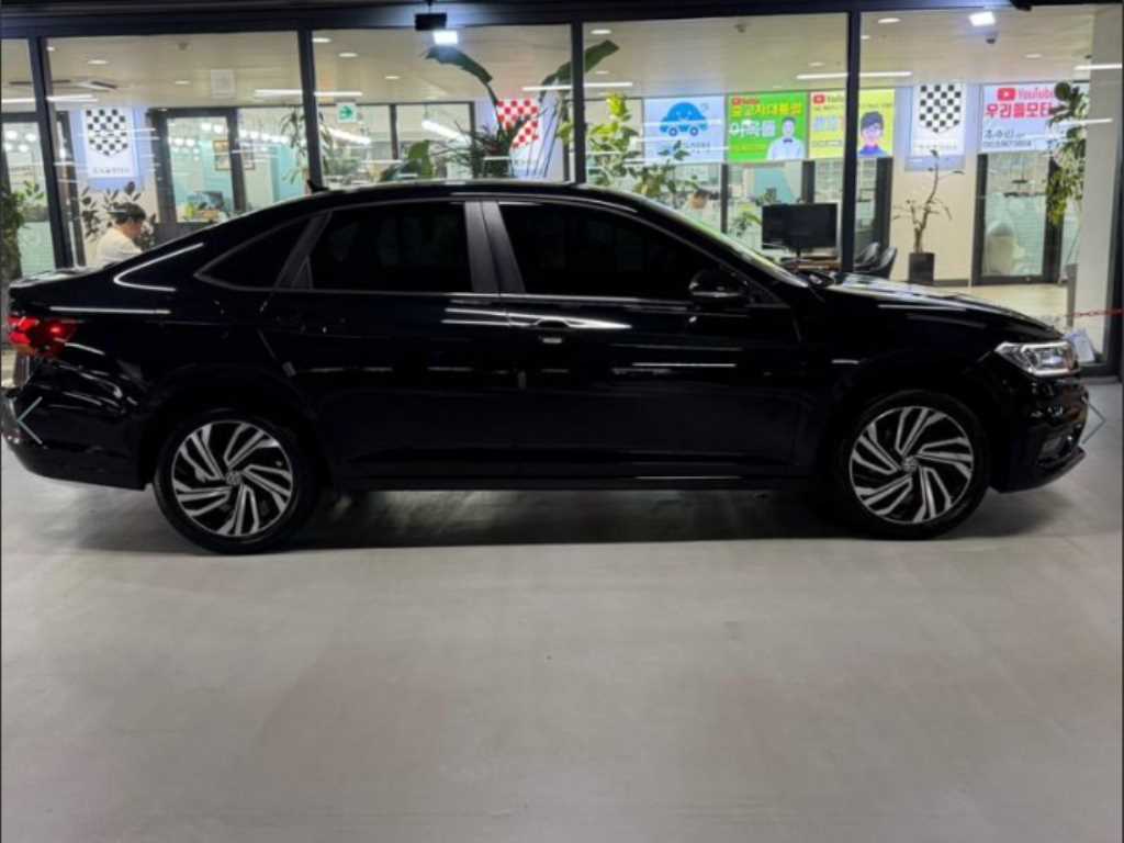 Volkswagen Jetta — photo 02