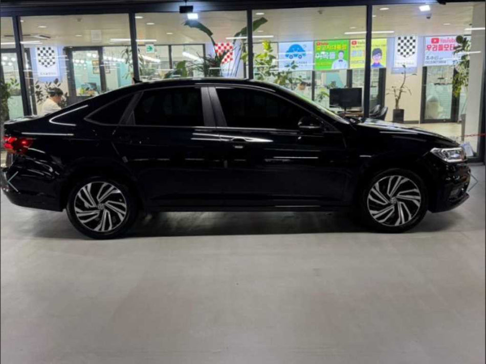 Volkswagen Jetta — photo 02