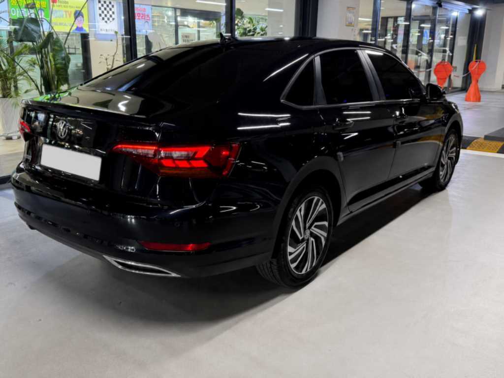 Volkswagen Jetta — photo 03