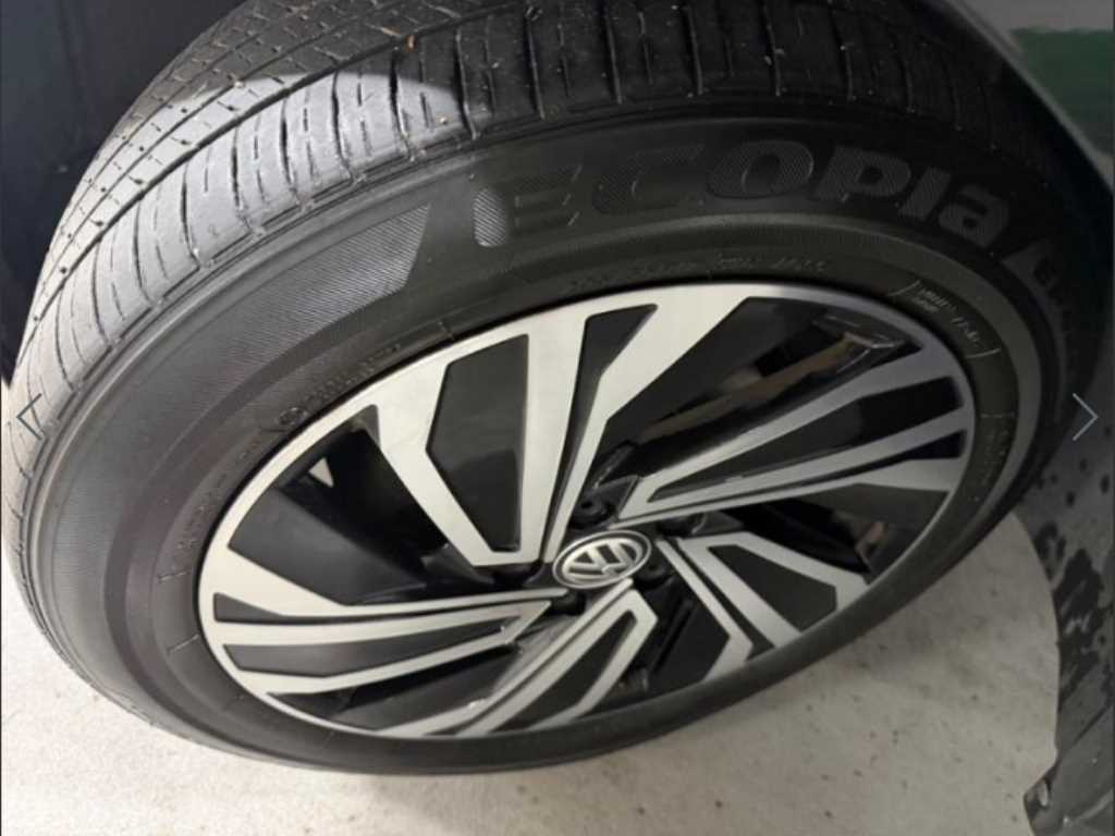 Volkswagen Jetta — photo 05