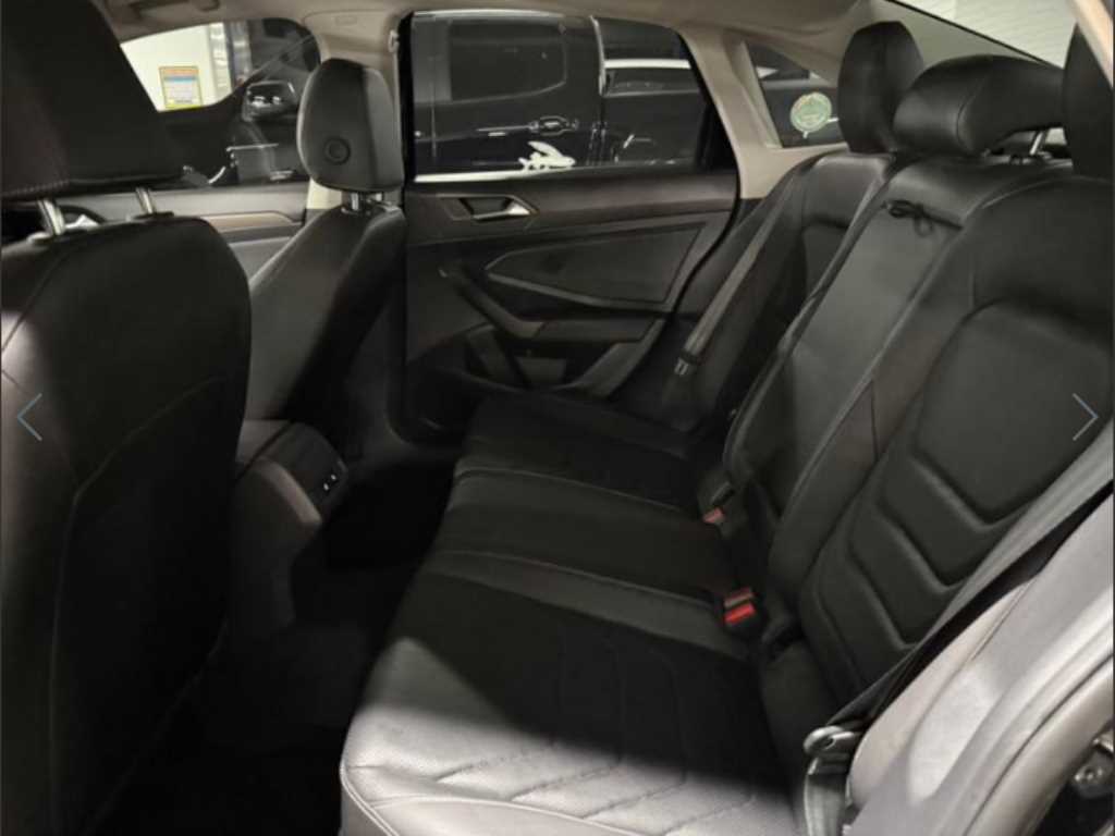 Volkswagen Jetta — photo 07