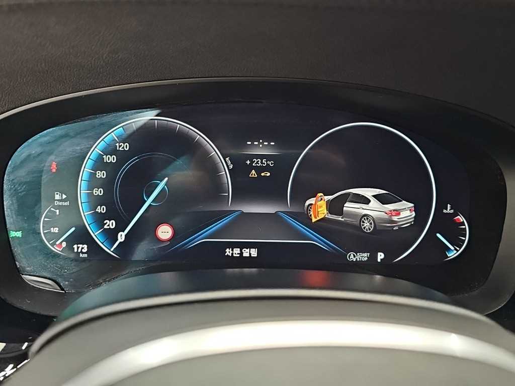 BMW 5-Series — photo 06