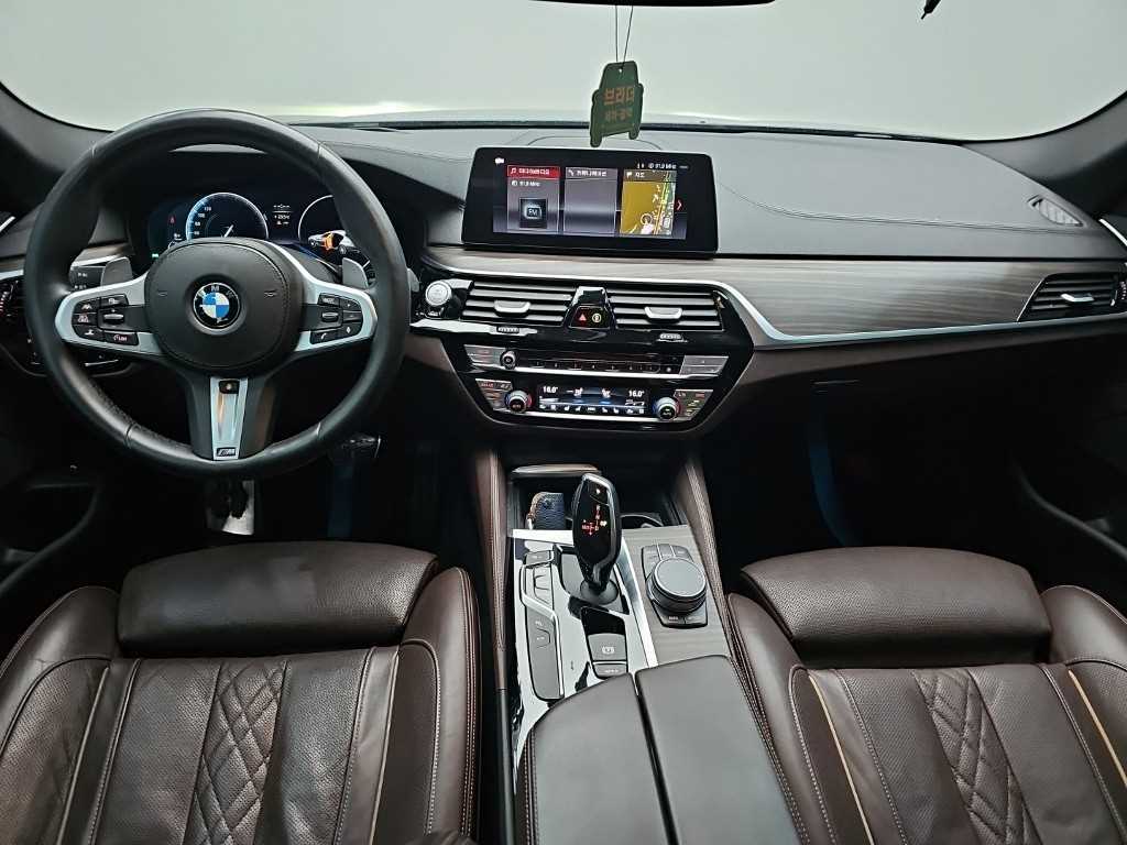 BMW 5-Series — photo 07