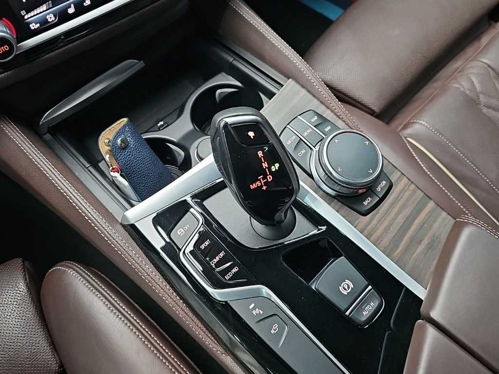 BMW 5-Series — photo 08