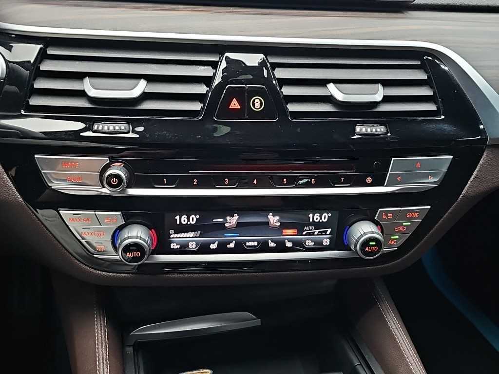 BMW 5-Series — photo 10