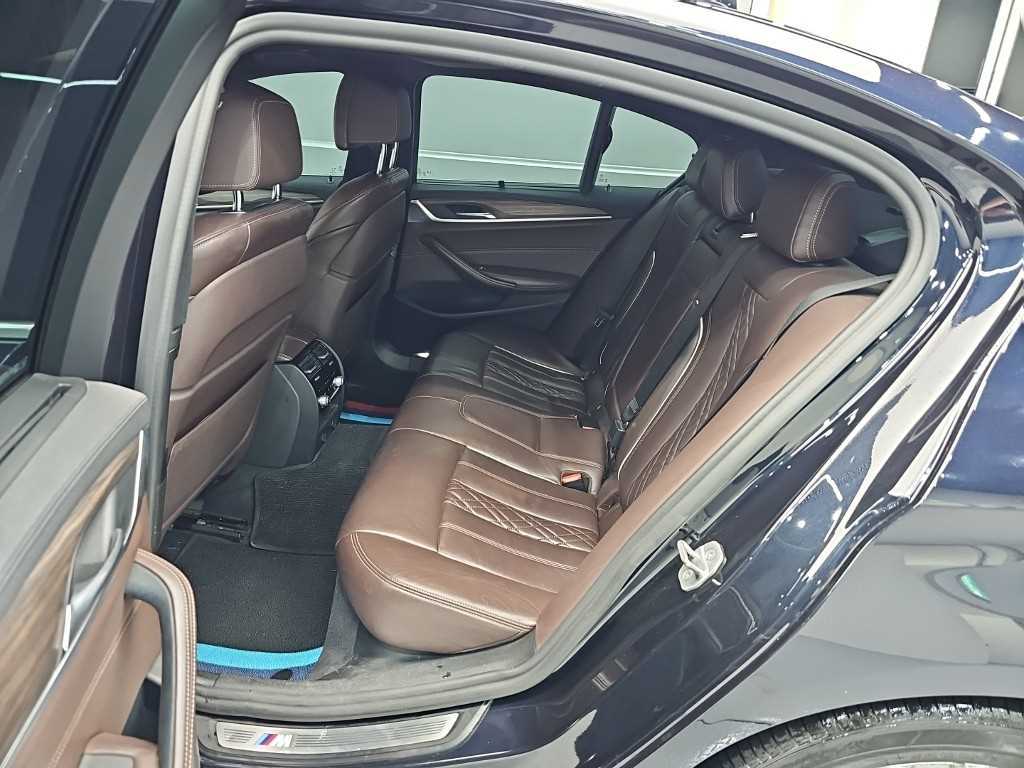 BMW 5-Series — photo 12