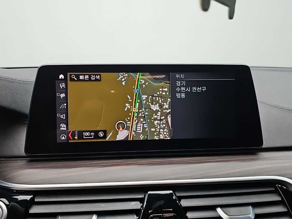 BMW 5-Series — photo 16