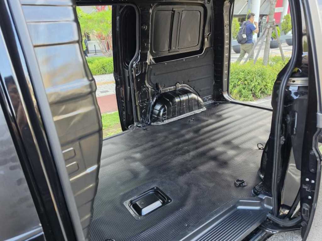 Hyundai Staria — photo 13
