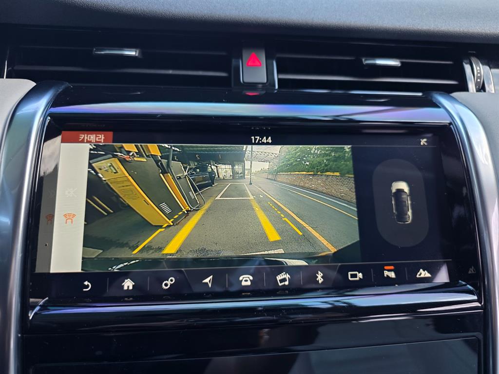 Land Rover Discovery Sport — photo 07