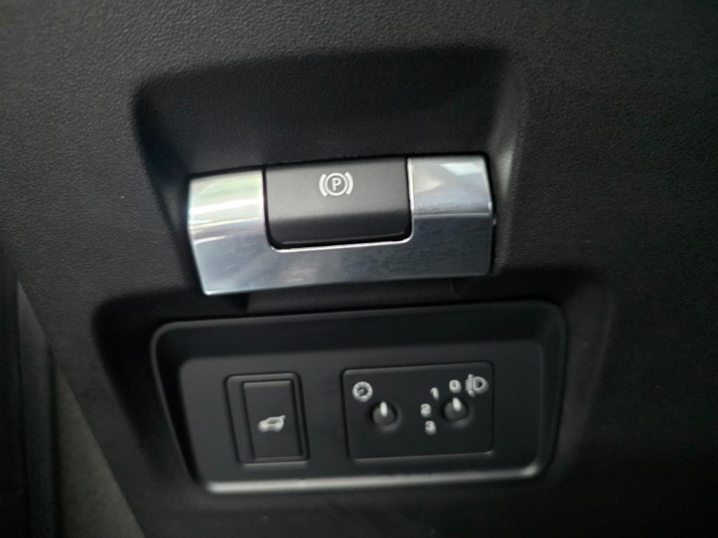 Land Rover Discovery Sport — photo 10