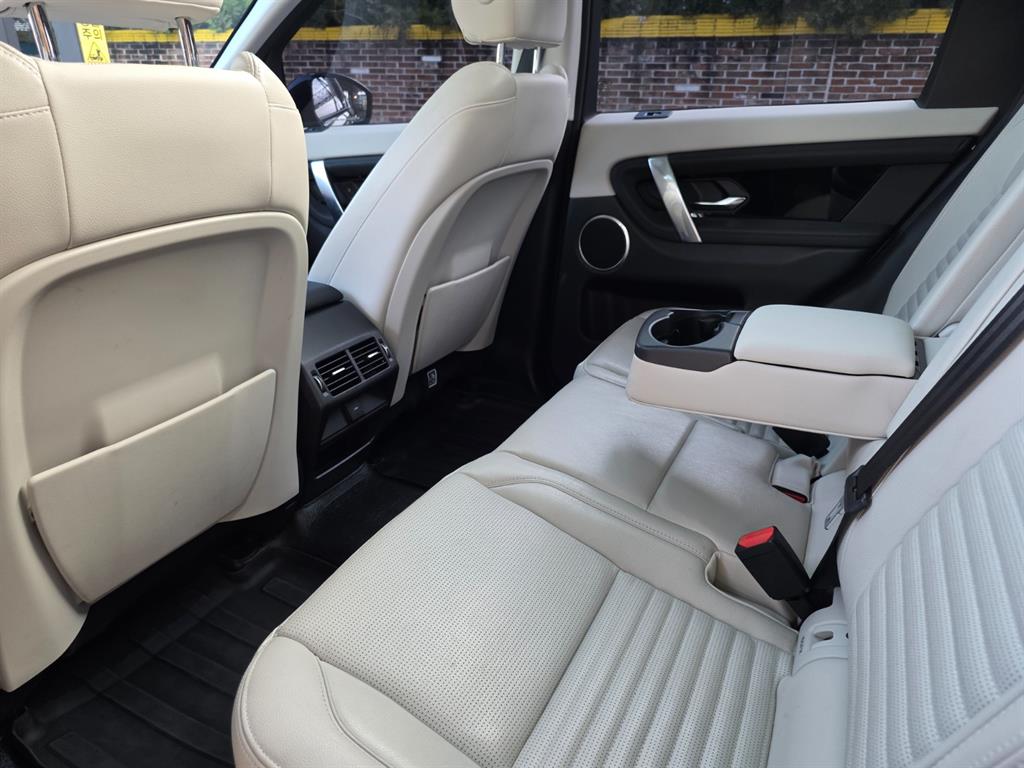 Land Rover Discovery Sport — photo 16