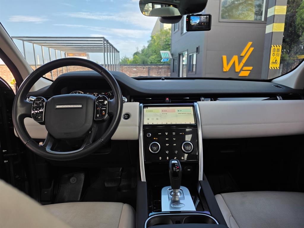 Land Rover Discovery Sport — photo 17