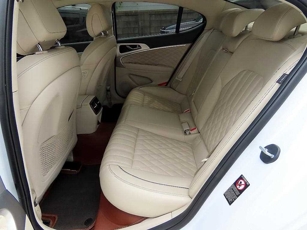 Genesis G70 — photo 06