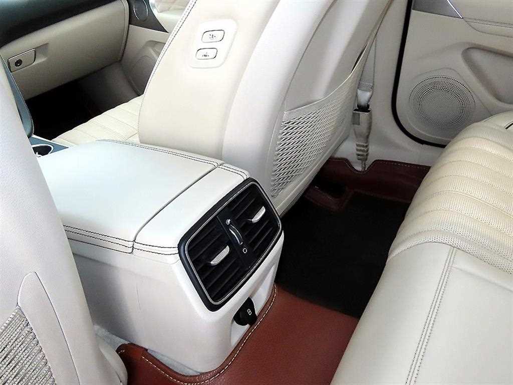 Genesis G70 — photo 17