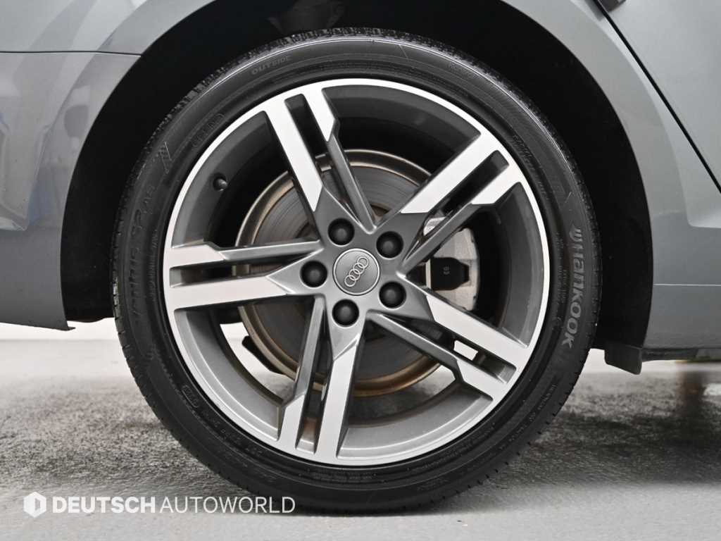 Audi A4 — photo 05
