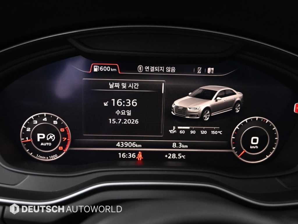 Audi A4 — photo 08