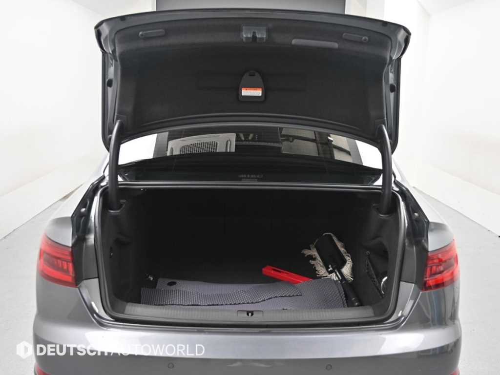 Audi A4 — photo 19