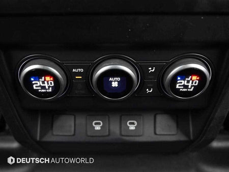 Land Rover Defender — photo 16