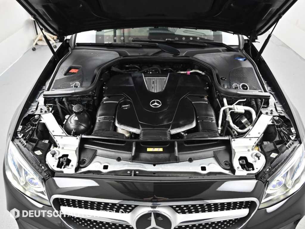 Mercedes-Benz E-Class — photo 06