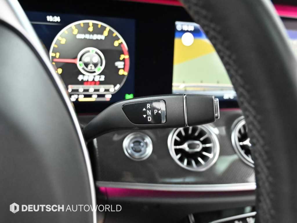 Mercedes-Benz E-Class — photo 09