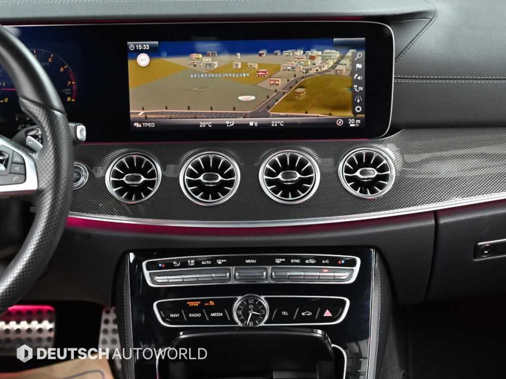 Mercedes-Benz E-Class — photo 14