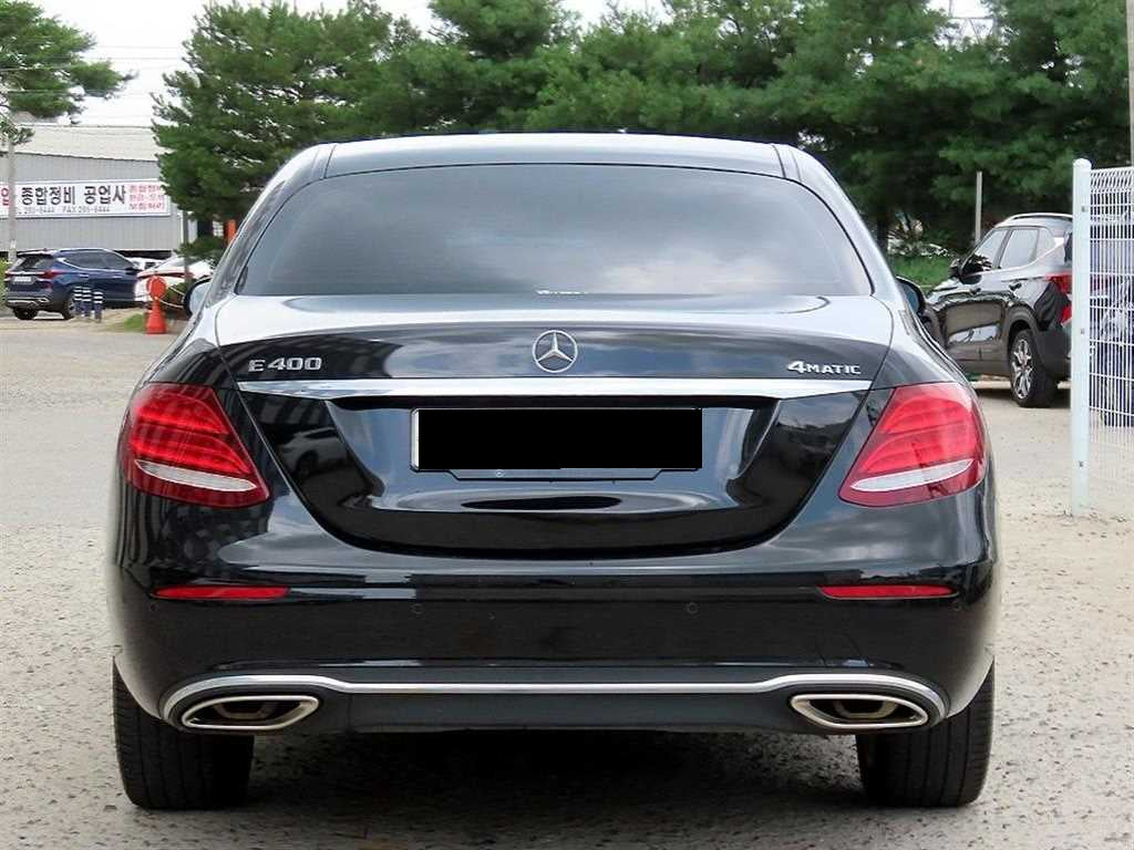 Mercedes-Benz E-Class — photo 04