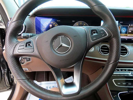 Mercedes-Benz E-Class — photo 08