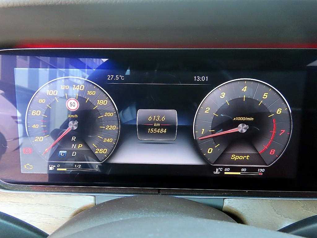 Mercedes-Benz E-Class — photo 09
