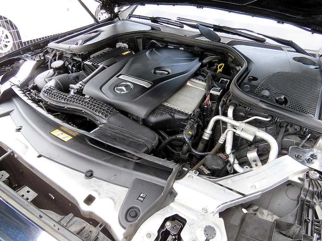 Mercedes-Benz E-Class — photo 19