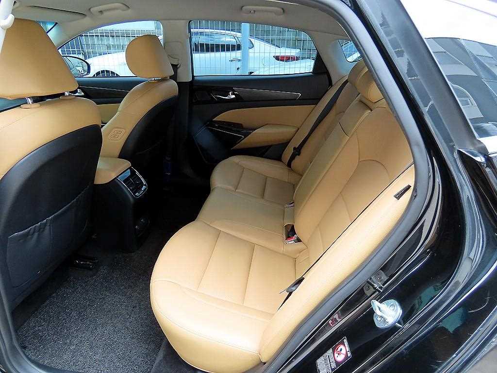 Kia K7 — photo 06