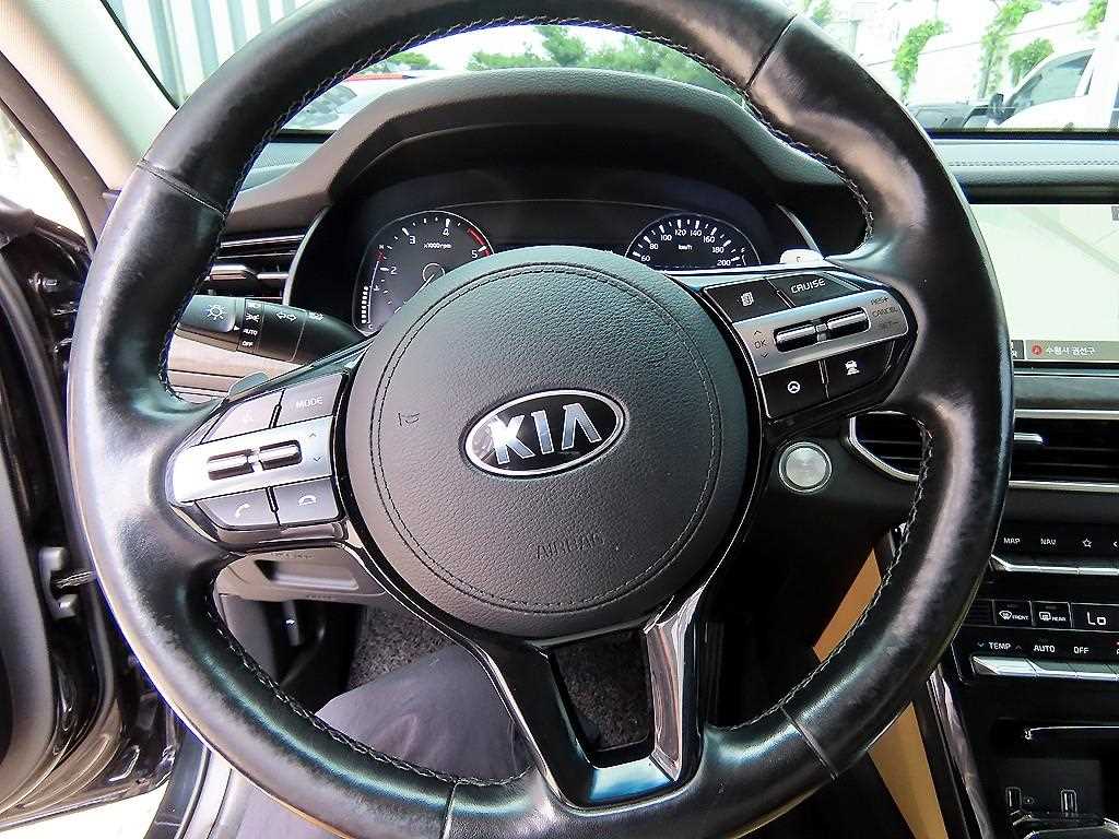 Kia K7 — photo 08