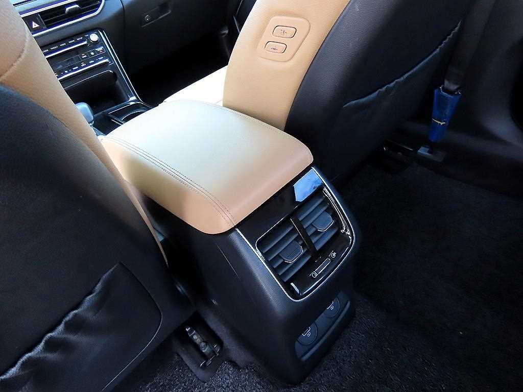 Kia K7 — photo 16