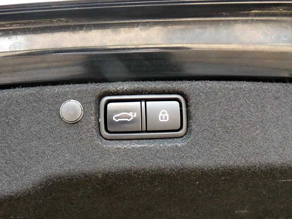 Kia K7 — photo 17