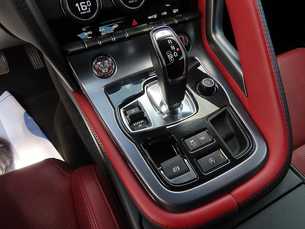 Jaguar F-TYPE — photo 09