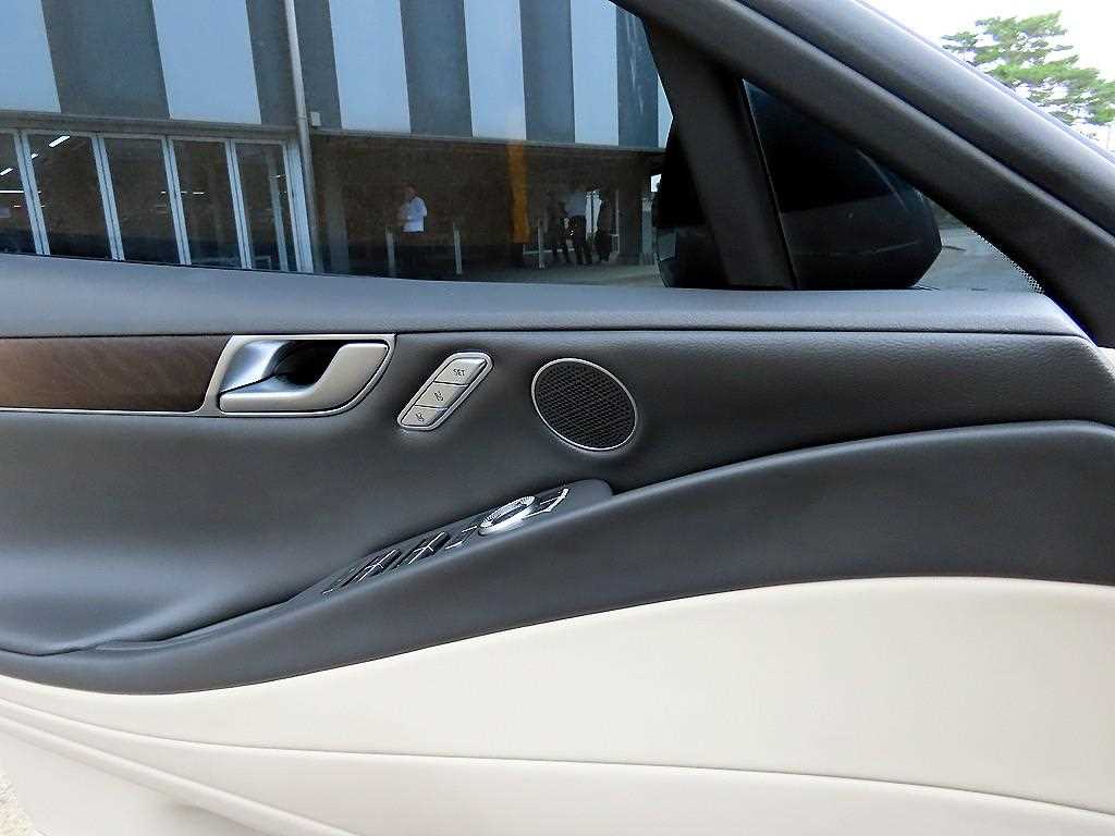 Genesis G80 — photo 11
