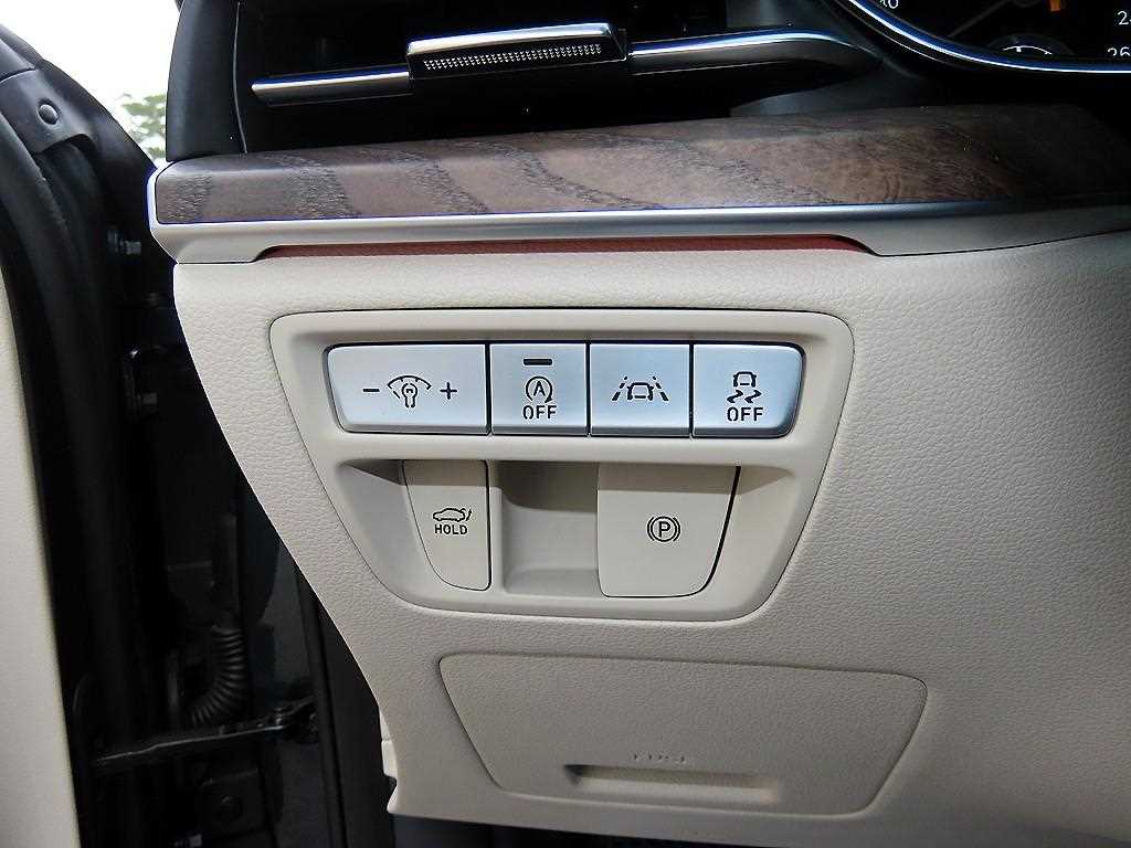 Genesis G80 — photo 12