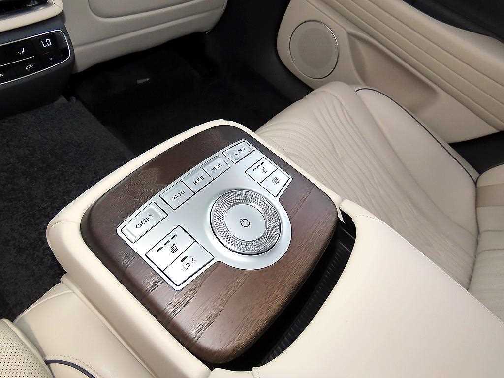 Genesis G80 — photo 17