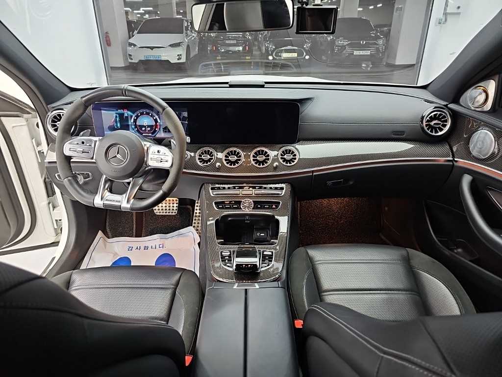 Mercedes-Benz E-Class — photo 07