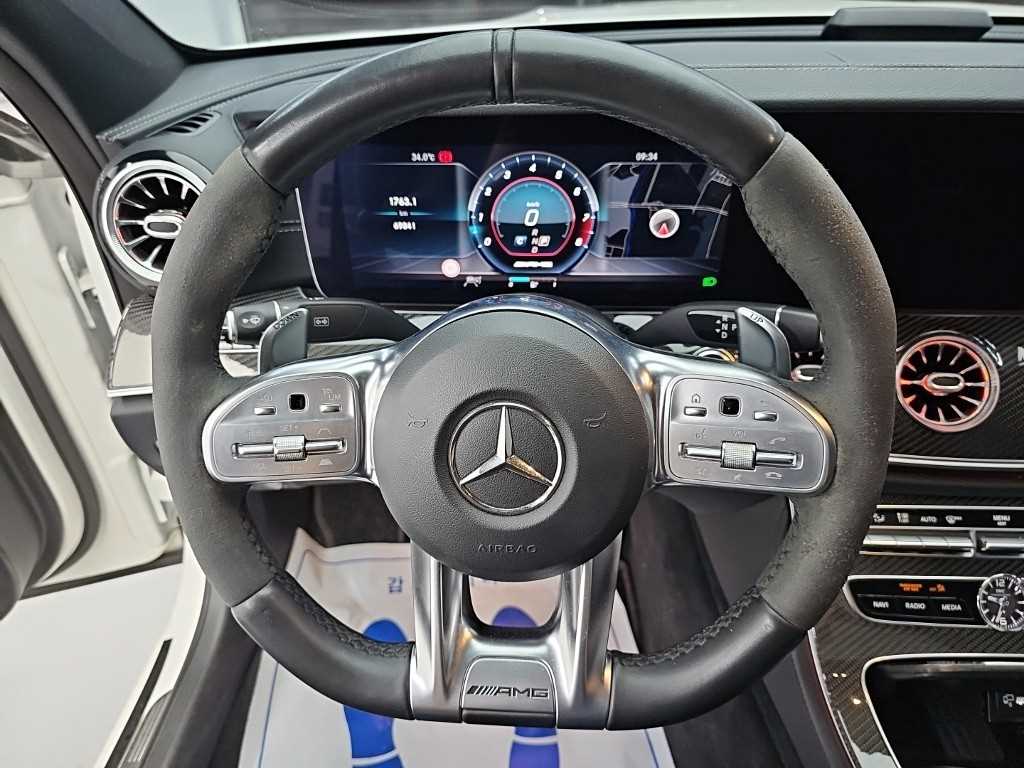 Mercedes-Benz E-Class — photo 09