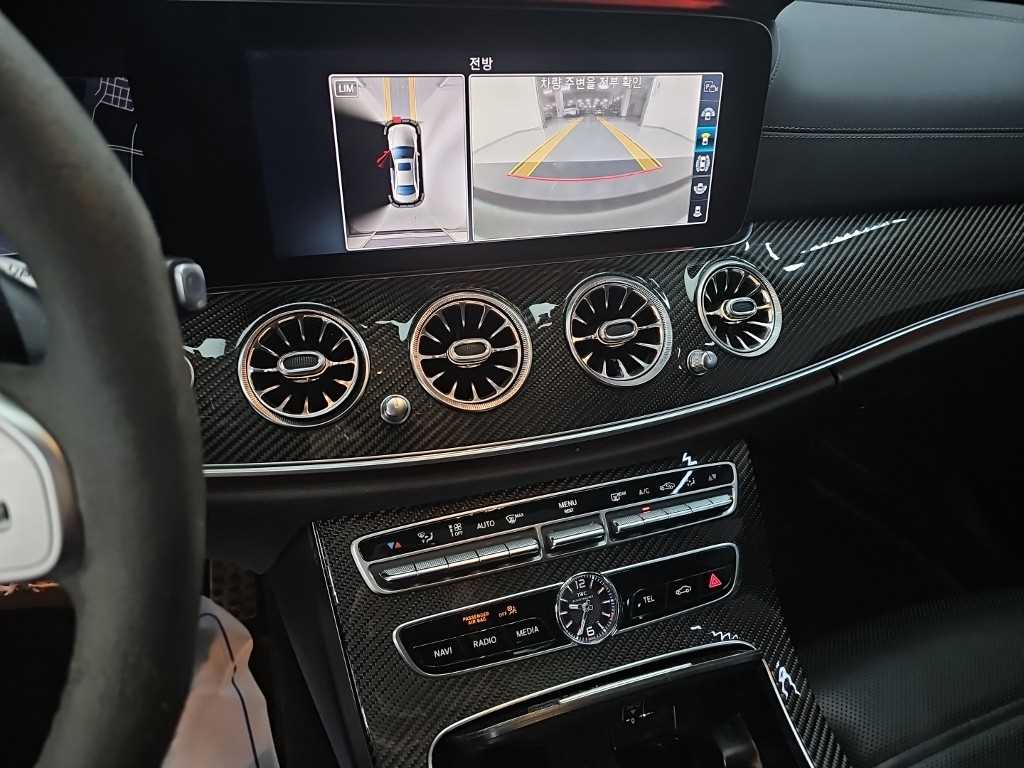 Mercedes-Benz E-Class — photo 10