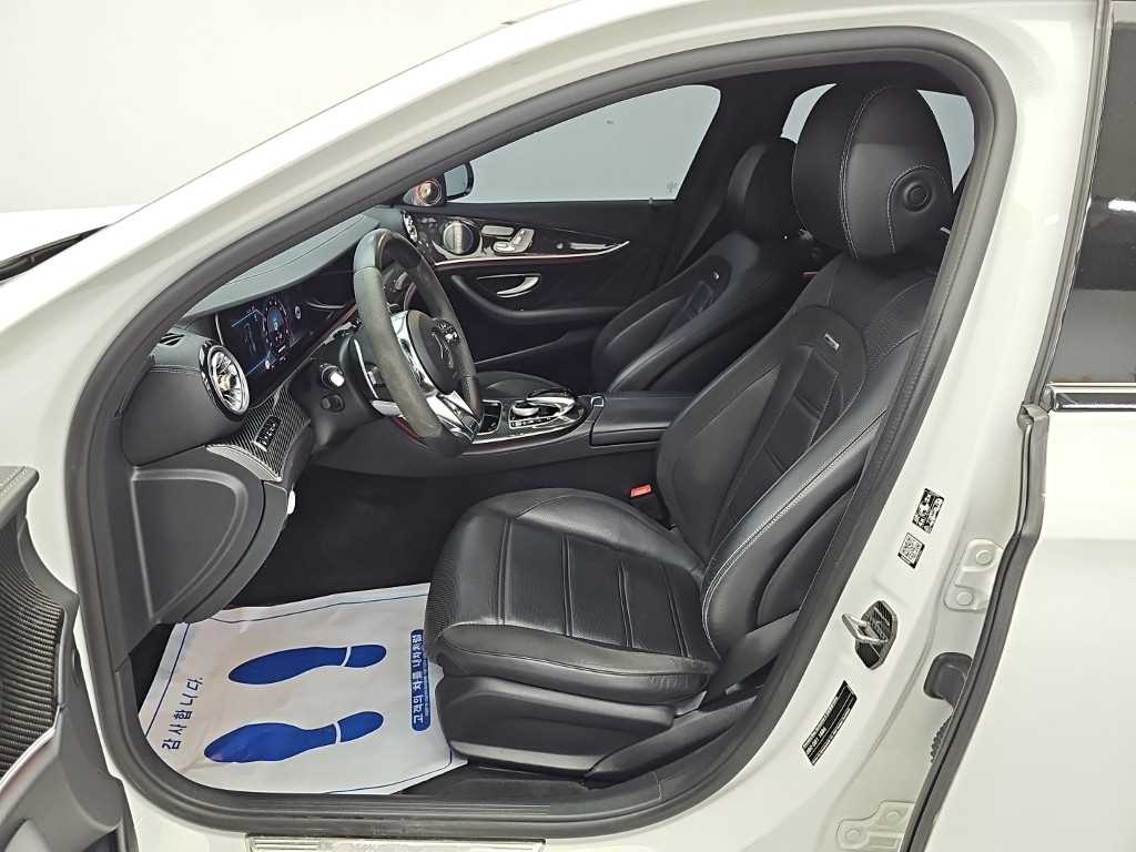 Mercedes-Benz E-Class — photo 11