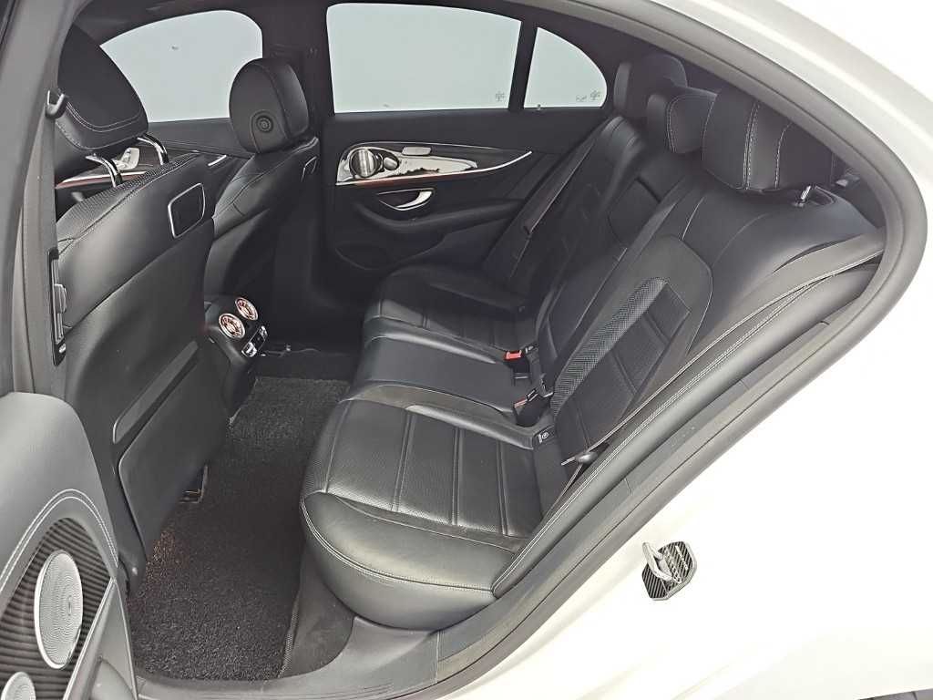 Mercedes-Benz E-Class — photo 12