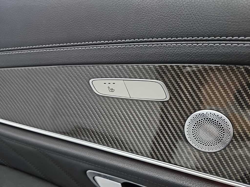 Mercedes-Benz E-Class — photo 13