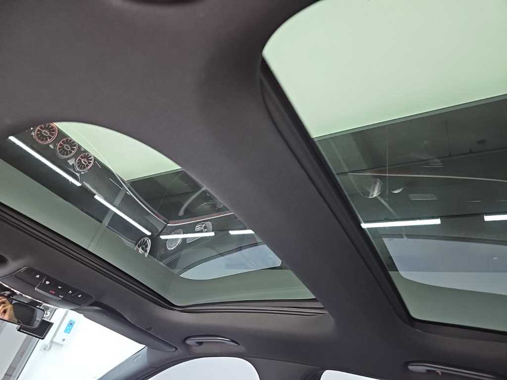 Mercedes-Benz E-Class — photo 14