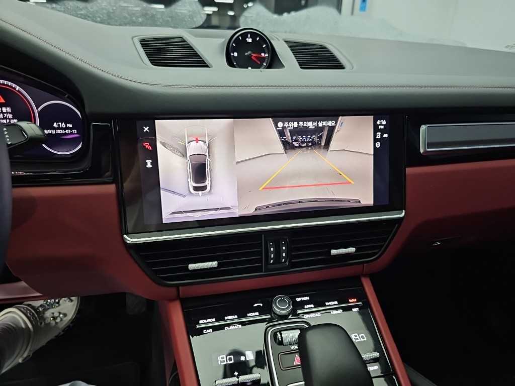Porsche Cayenne — photo 10