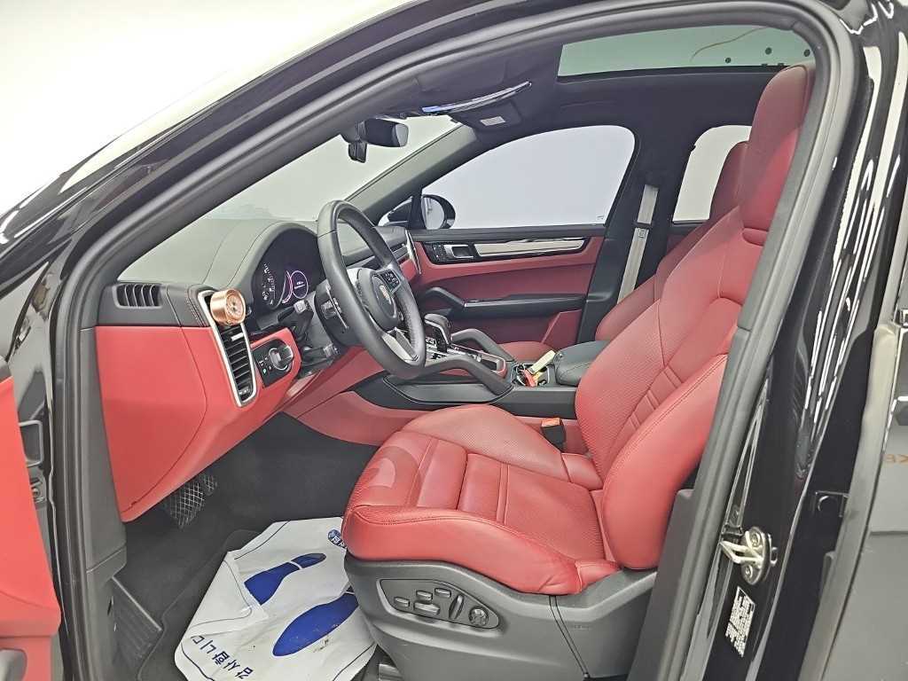 Porsche Cayenne — photo 11