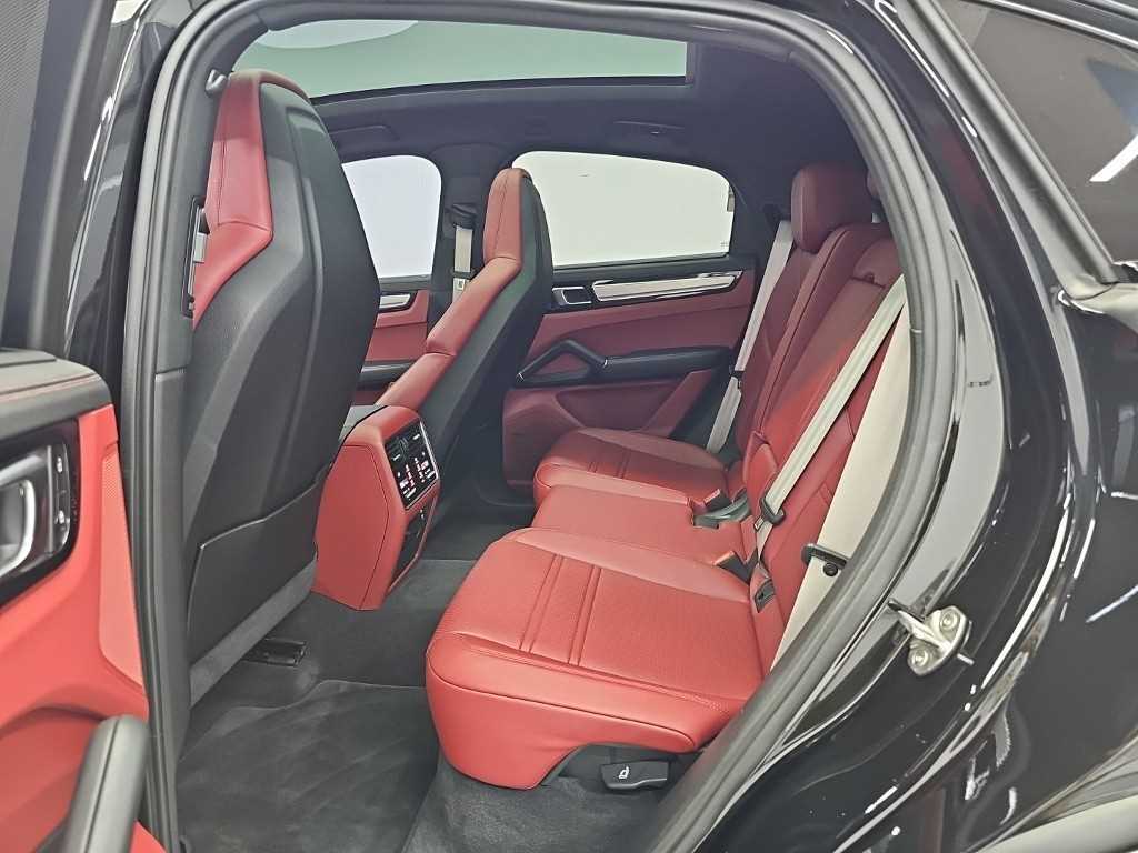 Porsche Cayenne — photo 12