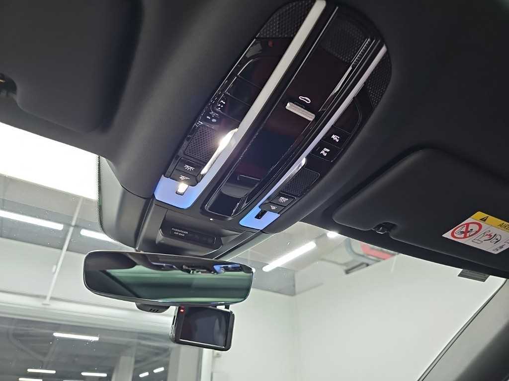 Porsche Cayenne — photo 17