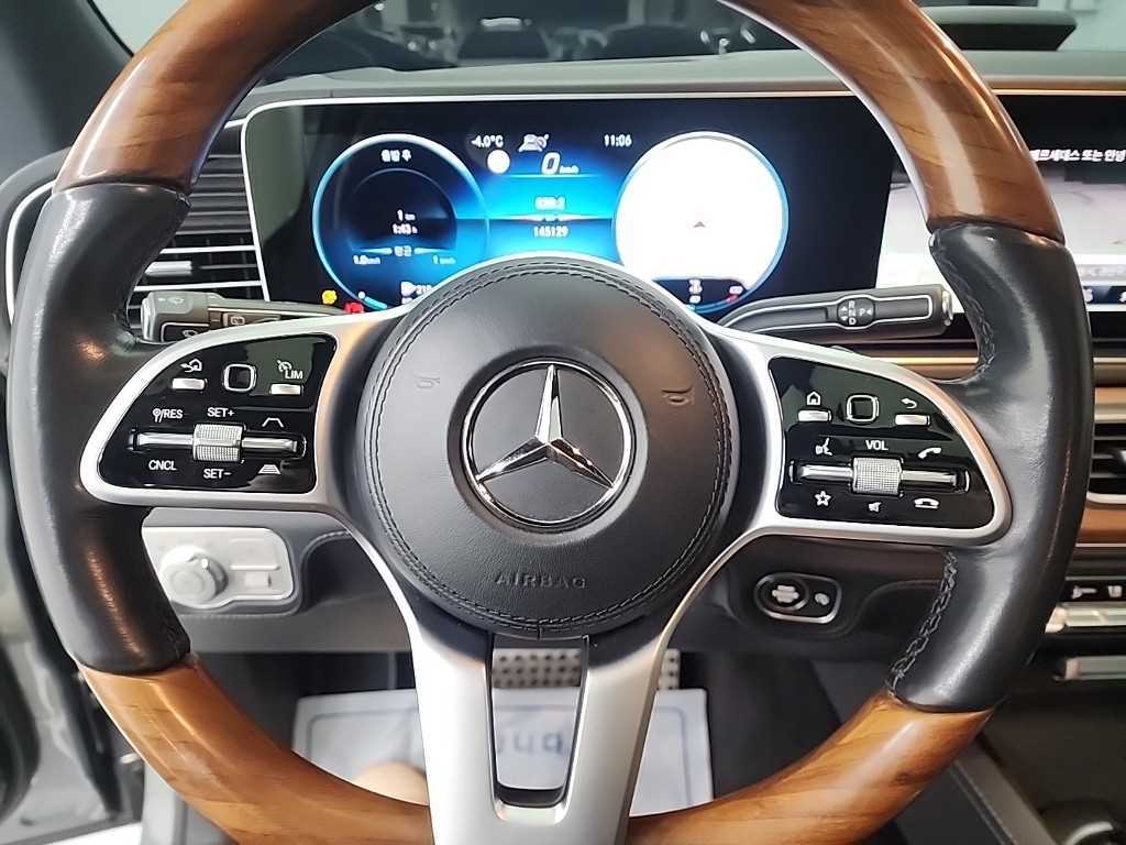 Mercedes-Benz GLS-Class — photo 09