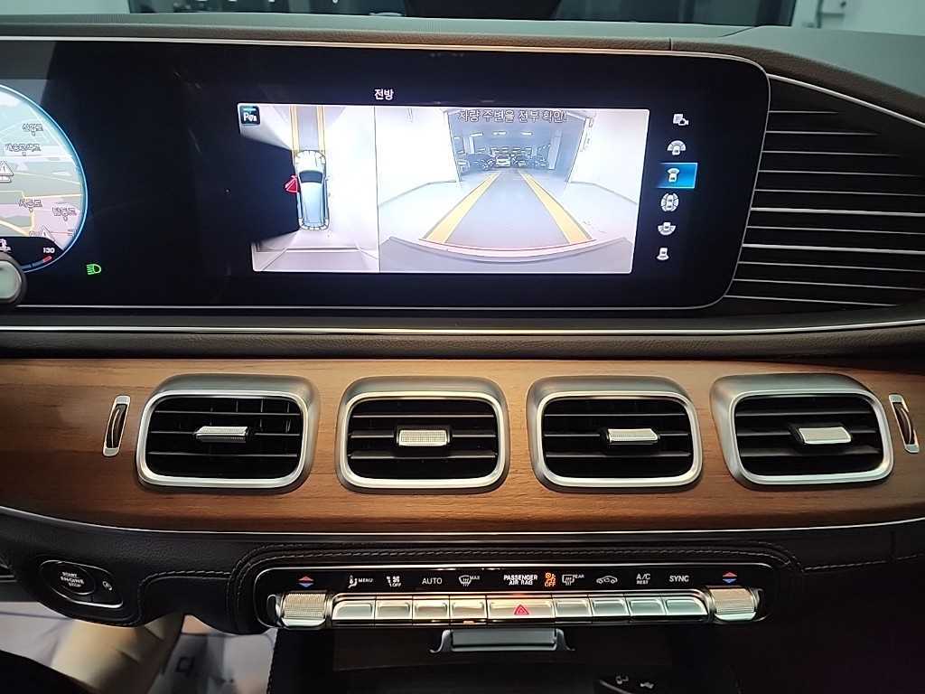Mercedes-Benz GLS-Class — photo 10